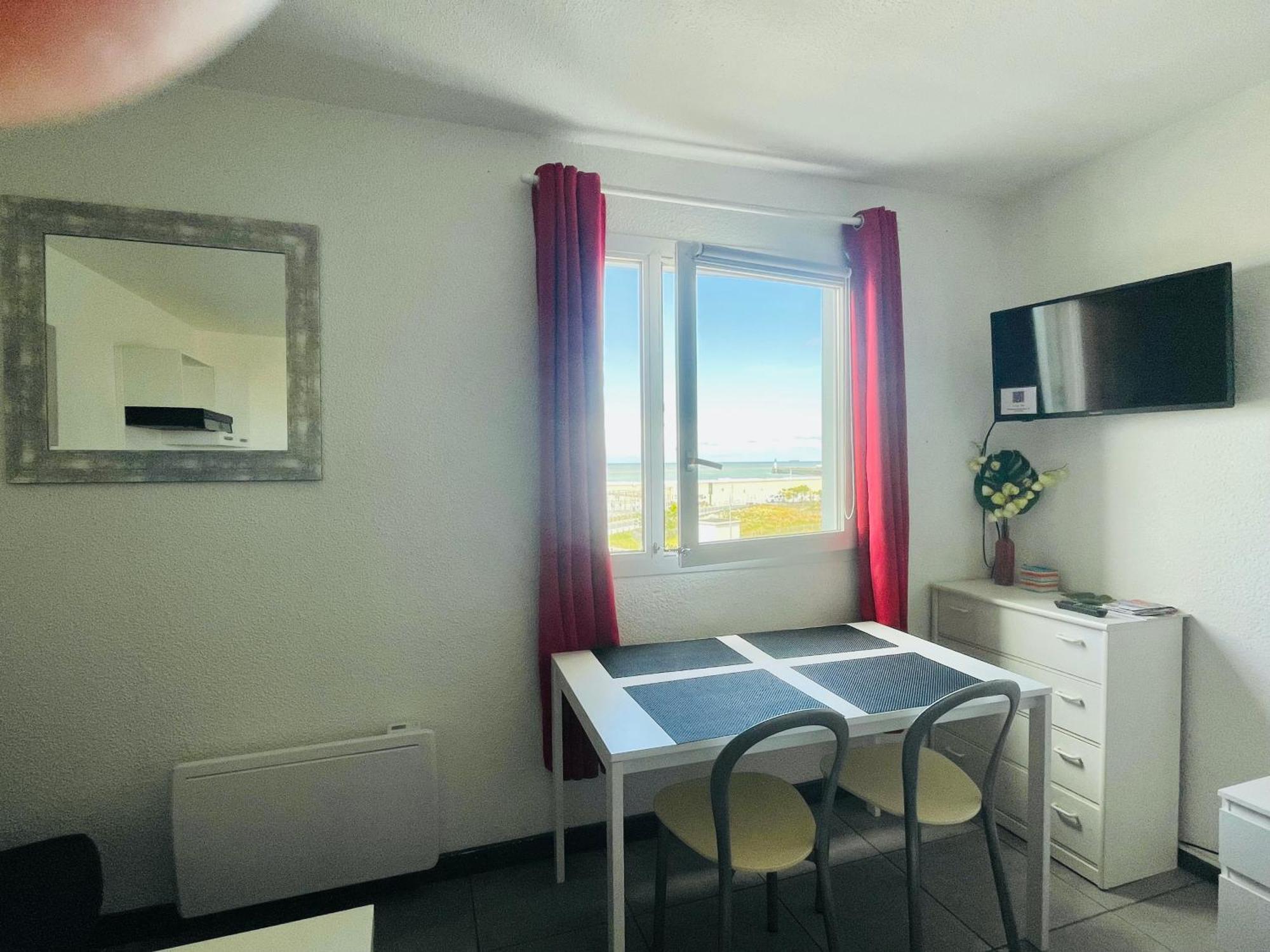 Au Rythme Des Ferrys Apartment Calais Exterior foto