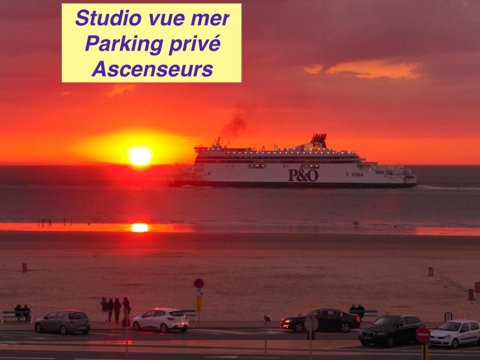 Au Rythme Des Ferrys Apartment Calais Exterior foto
